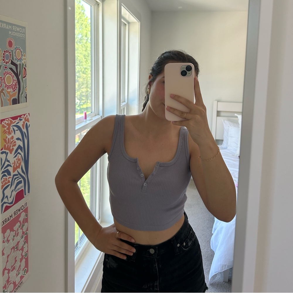 NWOT Uniqlo purple cropped tank top